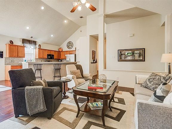 4th image of 2924 Brittany Ln