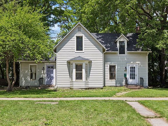 3rd image of 615 2nd St E
