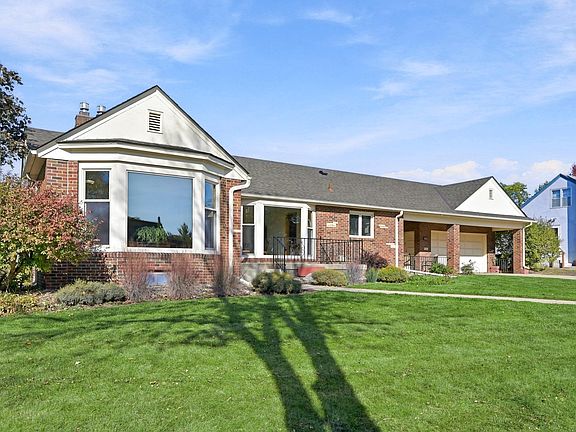 4th image of 823 Cottage Ave W