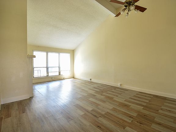 3rd image of 505 Fife Ln #1