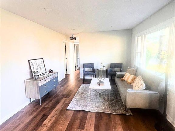 5th image of 120 Phillips Cir