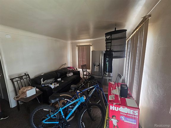 5th image of 25962 Norfolk St