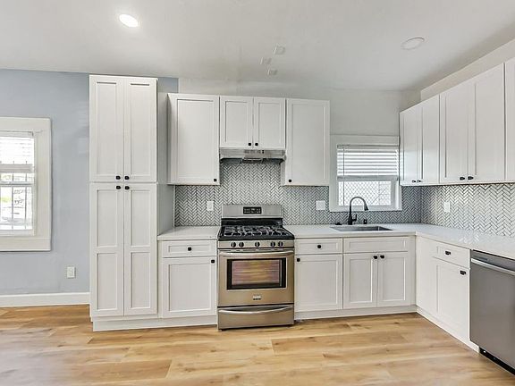 4th image of 1444 1st Ave #2