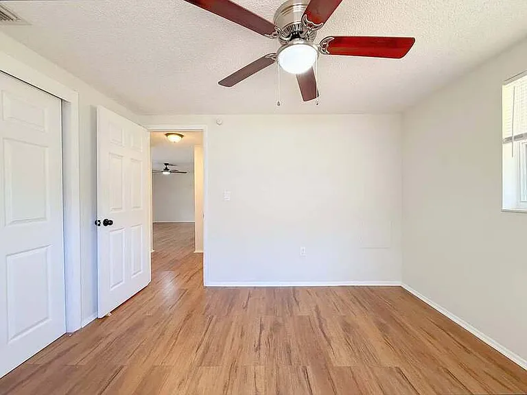 15839 Villa Dr — Photo 27