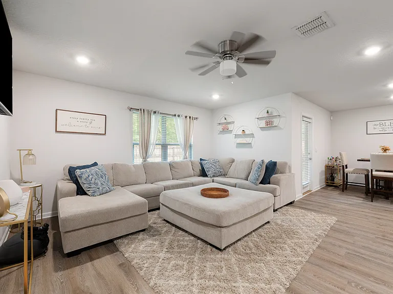 6364 Burrow Ln — Photo 10