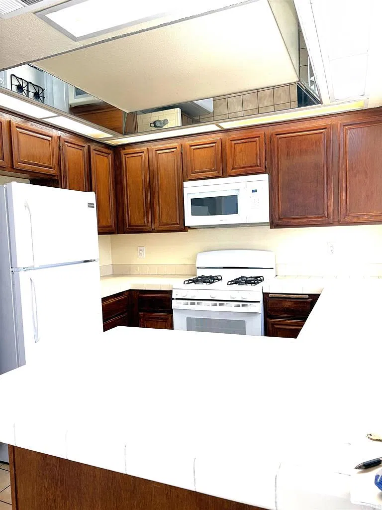 3 bed, 1252 sqft, $3,800 — Photo 4