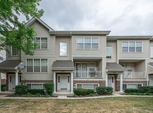 675 Pheasant Trl #675, Saint Charles, IL 60174
