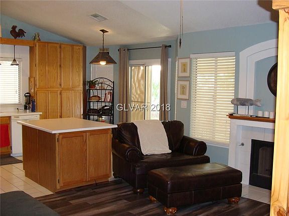 4th image of 264 Dahlia St