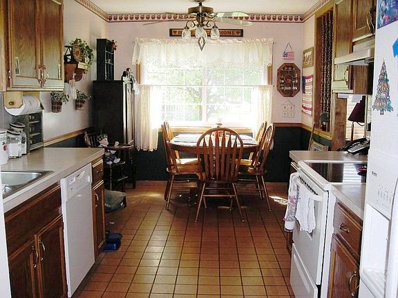 Eat-In Kitchen