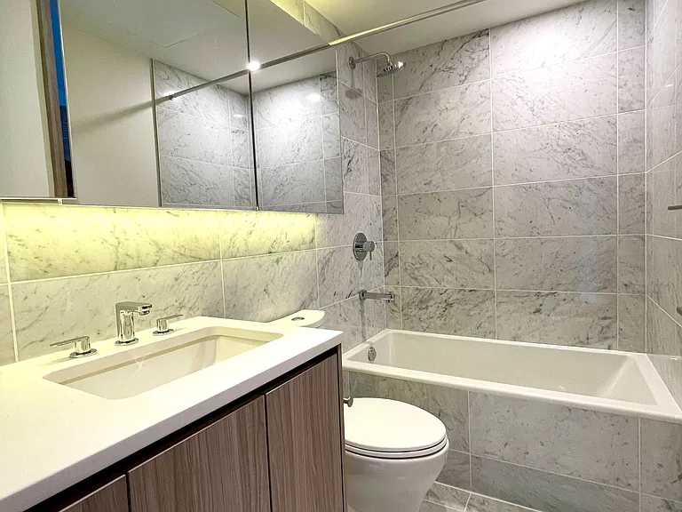 95 McMahon Dr #2107 — Photo 7