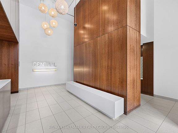 4th image of 354 Gladstone Ave #606