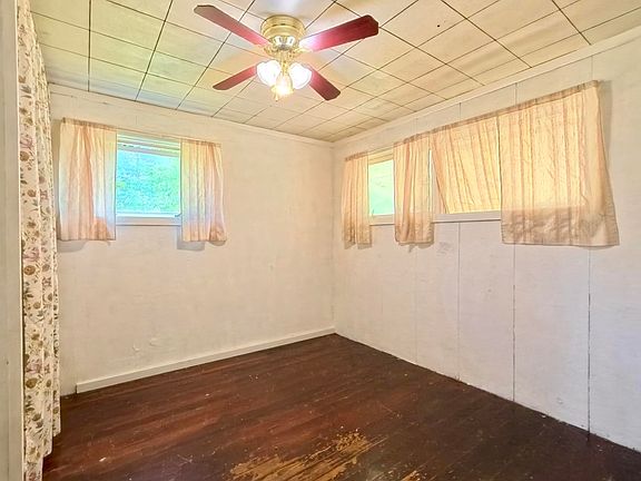 5th image of 214 E Division Ave