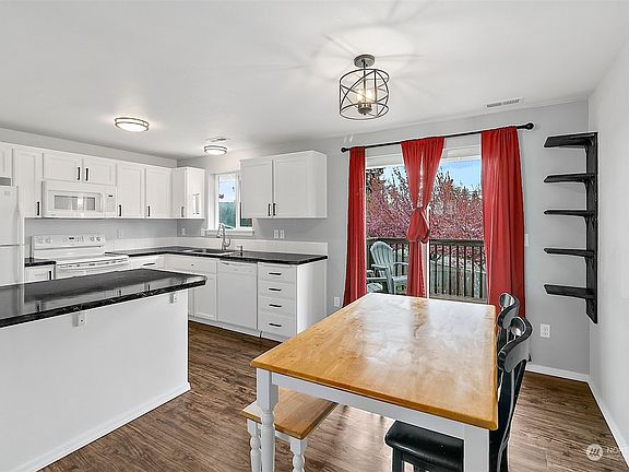 5th image of 9015 Thea Rose Drive SE