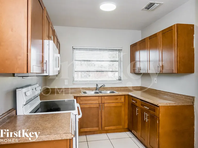 3010 NW 187th St — Photo 7