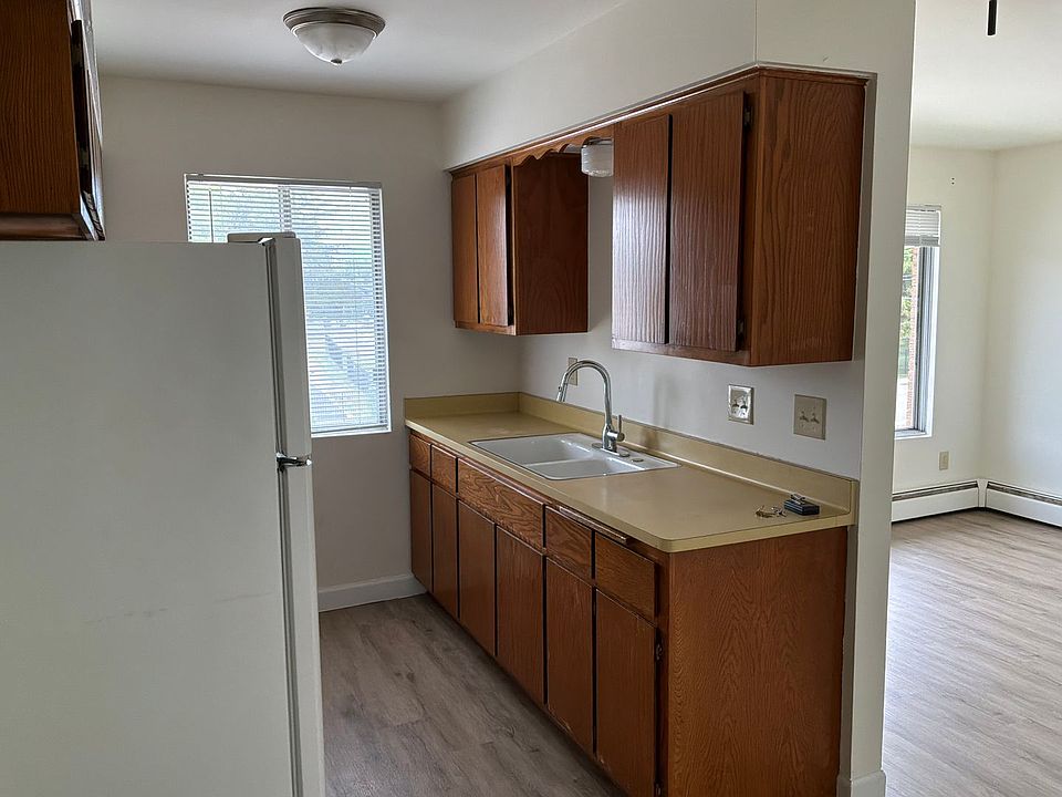 1st image of 1204 Memorial Dr APT 9