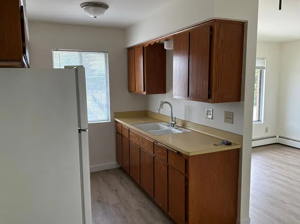 1204 Memorial Dr, 1204 Memorial Dr APT 9, South Milwaukee, WI 53172