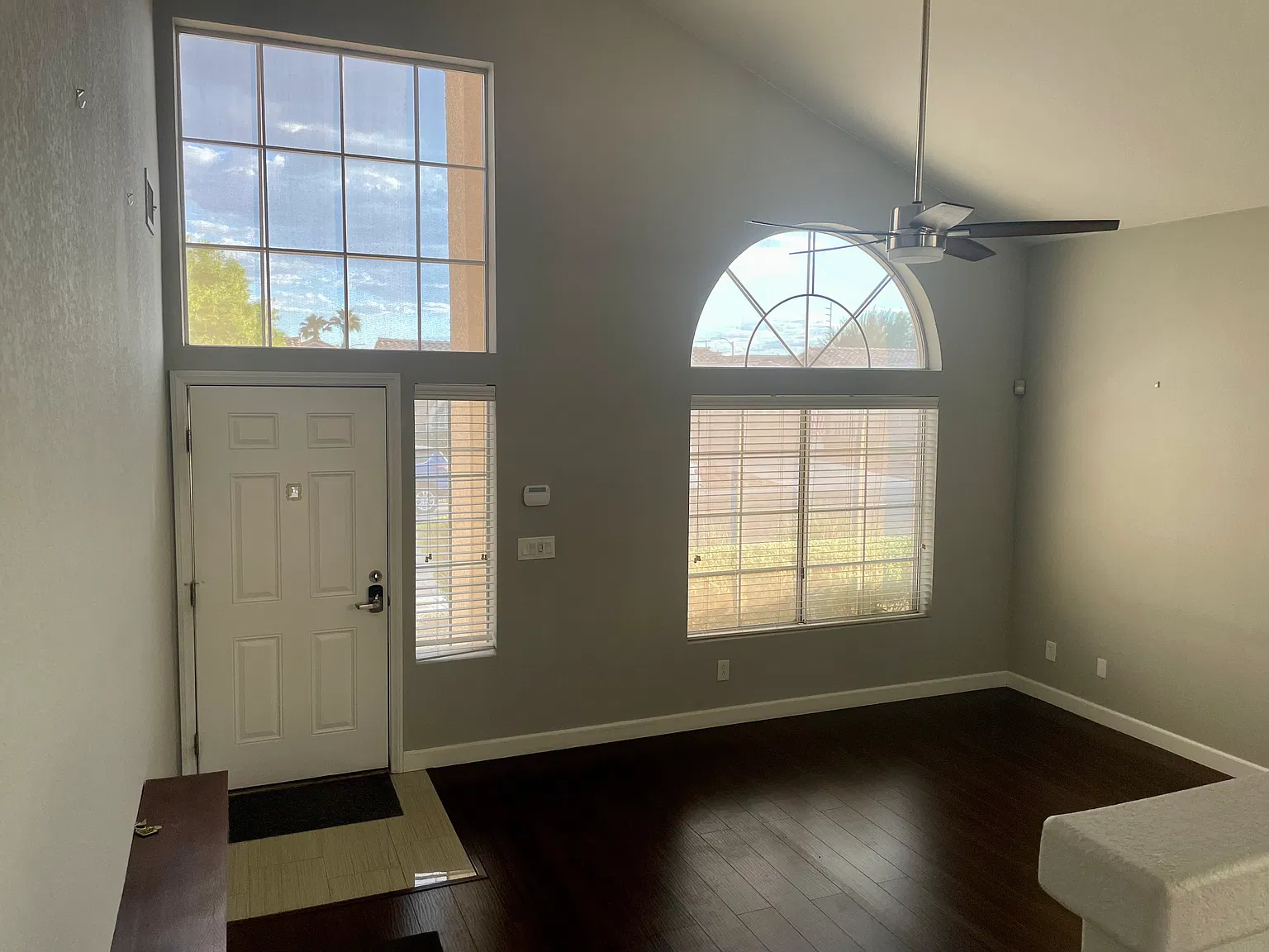 3 bed, 2.5 bath, 1907 sqft, $2,600 — Photo 3