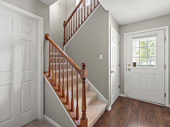 5th image of 1582 Isle Royal Cir