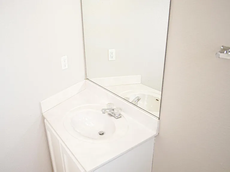 528 Green Village Ct #B — Photo 12
