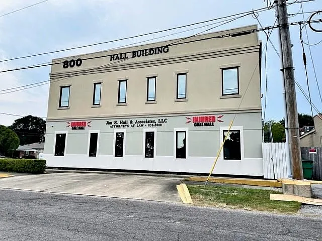 800 N Causeway Blvd #202