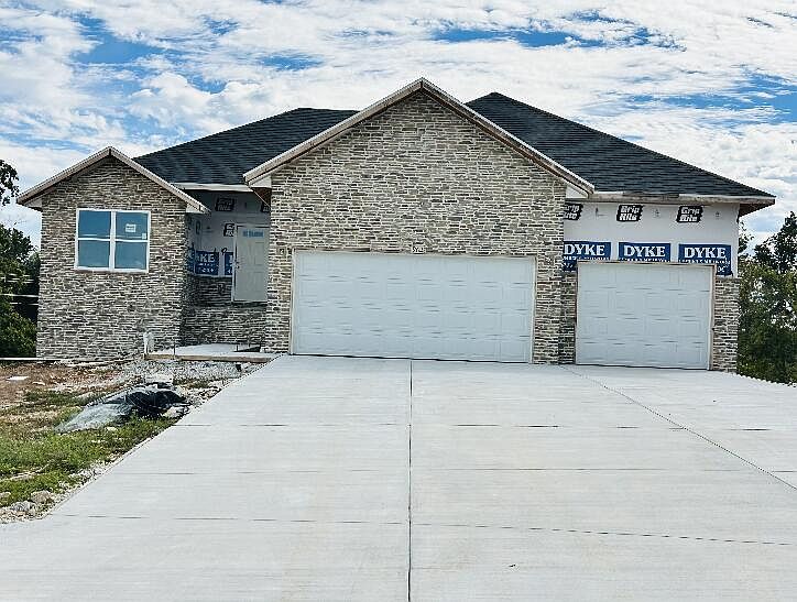 1st image of 962 S Pindall Lane