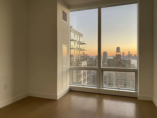 Rented by Gulia Wang, LREB | media 56