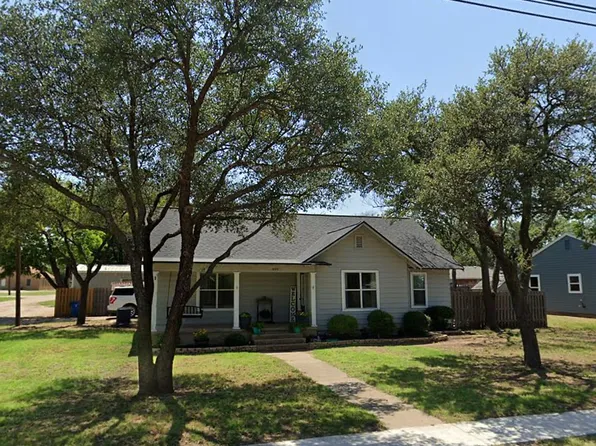 601 Robinson St, Miles, TX 76861