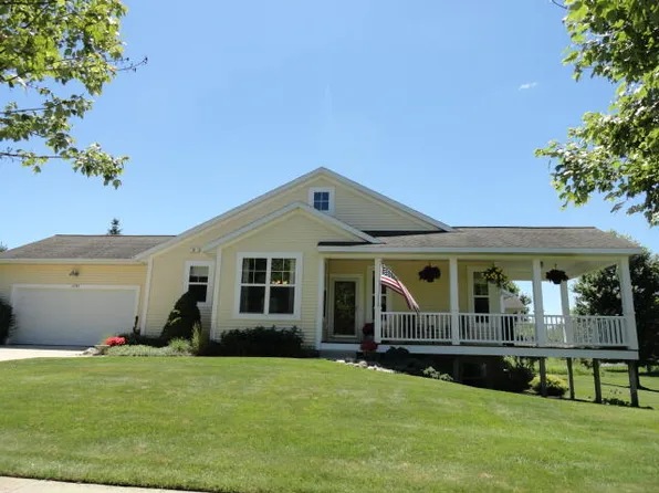 2795 Red Bud Dr, Zeeland, MI 49464