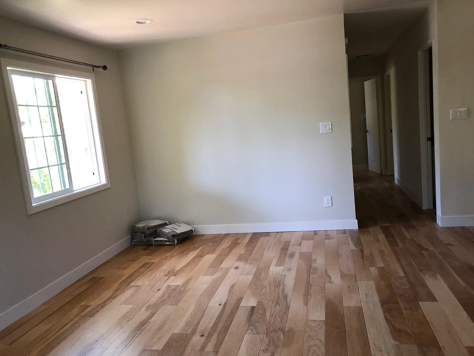 1037 Miller Ave photo 1