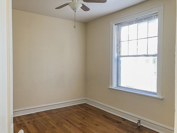 3rd image of 3618 1/2 N Marshfield Ave #1B