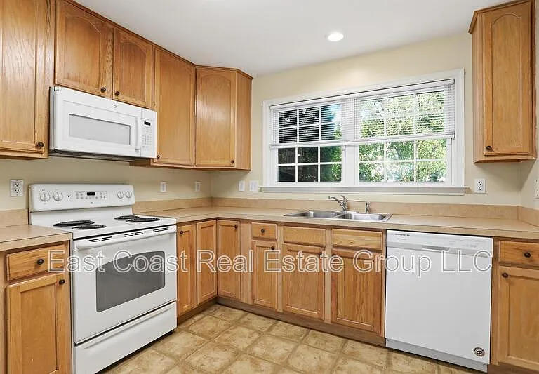 24 Mabel Ln — Photo 4