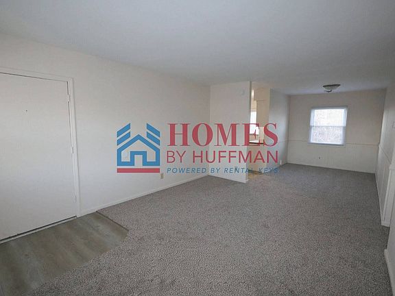 3rd image of 912 Parkview Dr APT 8