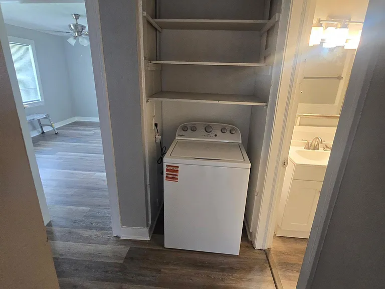 438 W Ash St — Photo 5