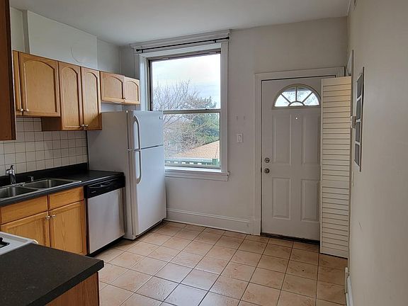 5th image of 4004 W Warwick Ave #3E