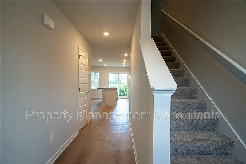 3 bed, 2.5 bath, 1484 sqft, $1,450 — Photo 3