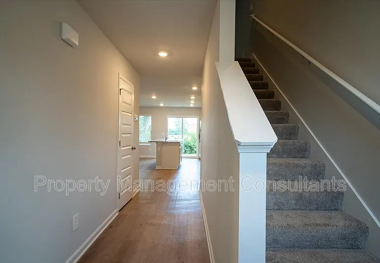 4151 Hudson Ct — Photo 3
