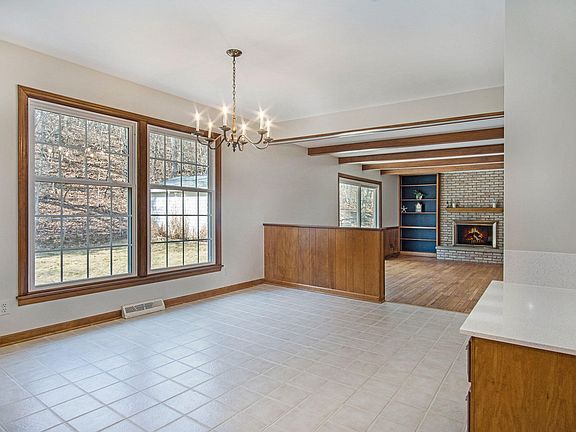 3rd image of 4047 Nob Hill Dr