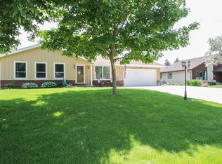 14805 W Fenway Dr, New Berlin, WI 53151