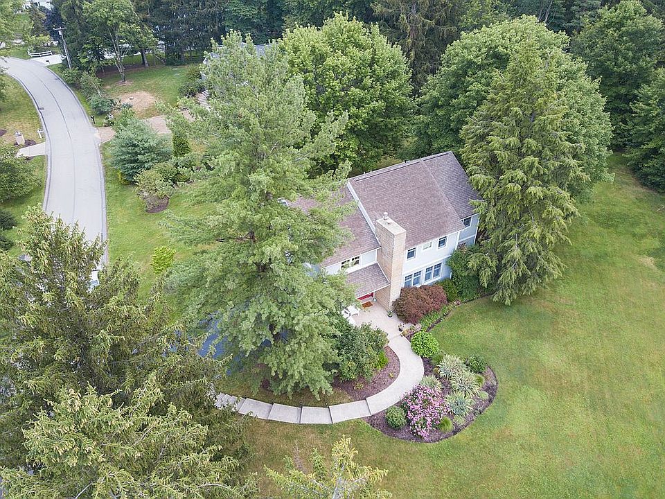 2nd image of 113 W Chapel Ridge Rd