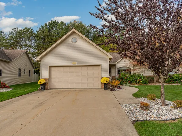 833 Whispering Pines Ln, Bay City, MI 48708