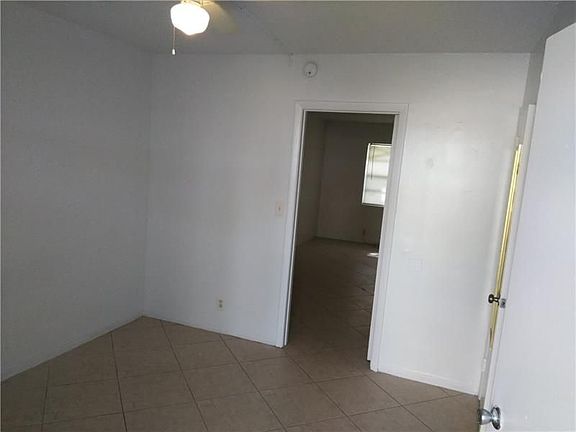 4th image of 1960 NE 48th St APT 8
