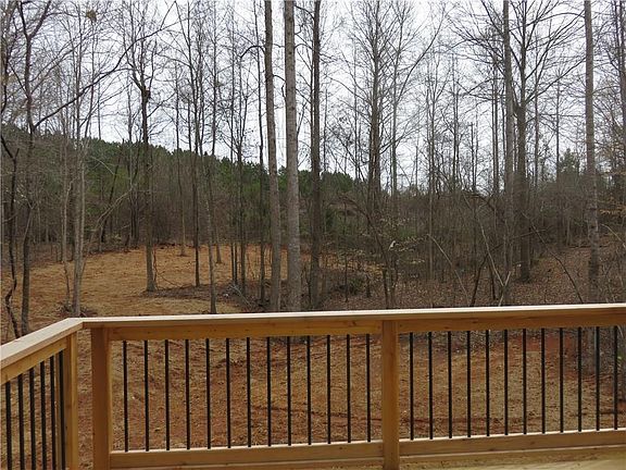 5th image of 662 Lake Crest Dr