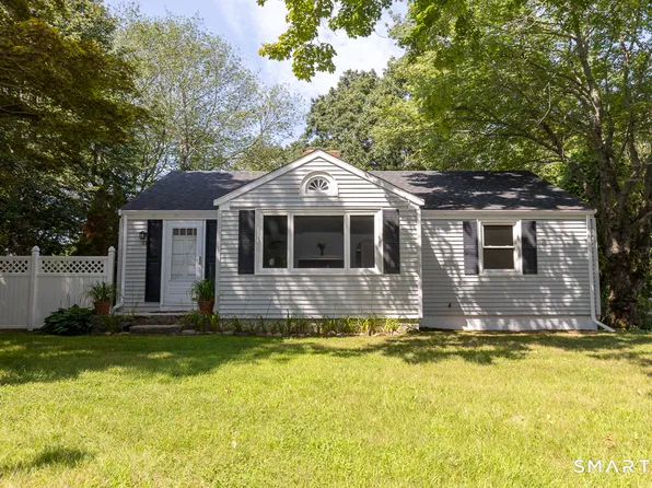 35 Schoolhouse Road, Old Saybrook, CT 06475