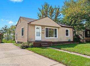 29049 Marquette St, Garden City, MI 48135