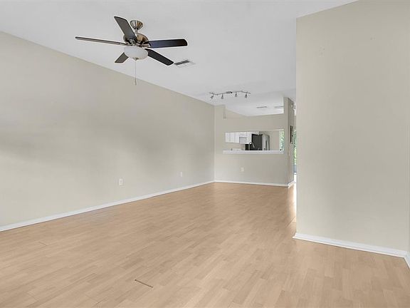 4th image of 1338 Standridge Dr