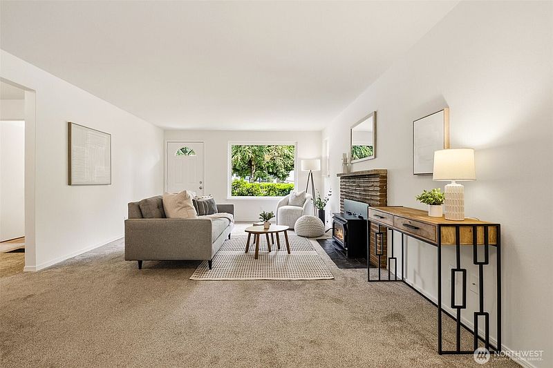 2nd image of 20211 24th Avenue NE