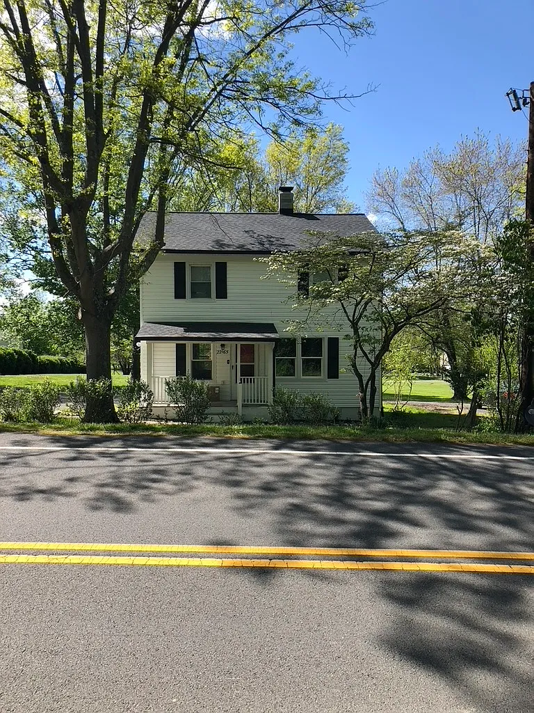 Building Photo - 22165 Saint Louis Rd