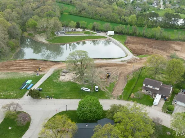 3 Ogle Ests, Columbia, IL 62236