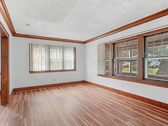 3rd image of 1840 Union Ave SE