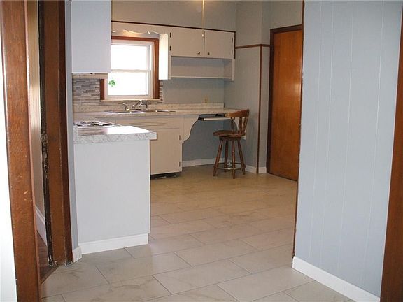 5th image of 17 Bellevue Ave